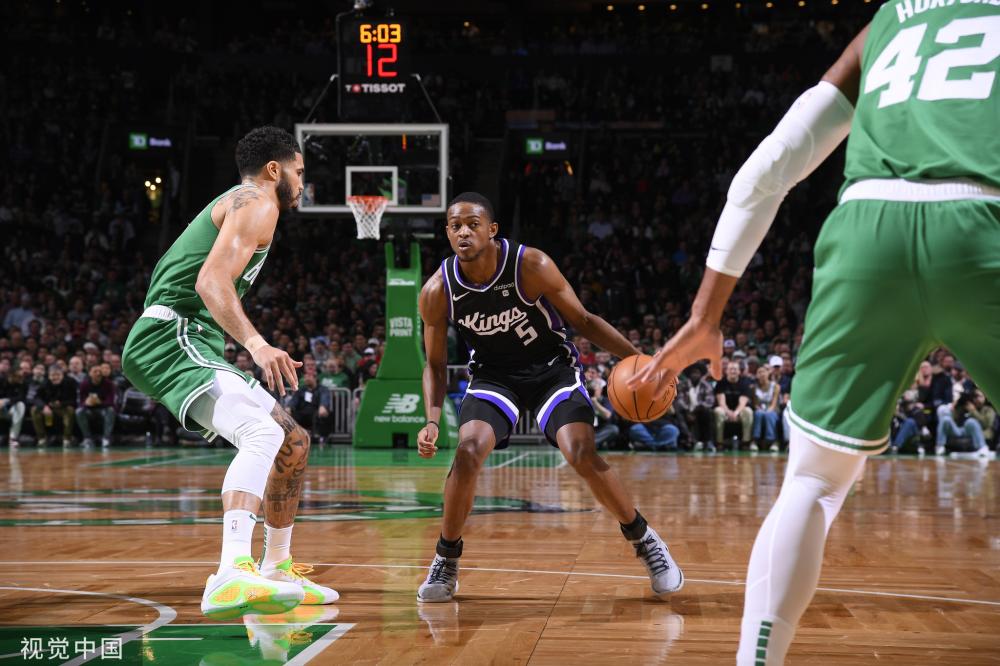 中展现出足 中展现出足