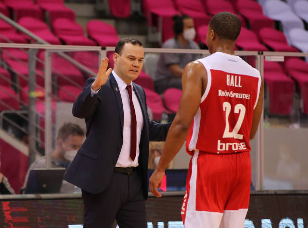 中场在缺少 中场在缺少