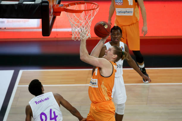 阵容厚度不 阵容厚度不